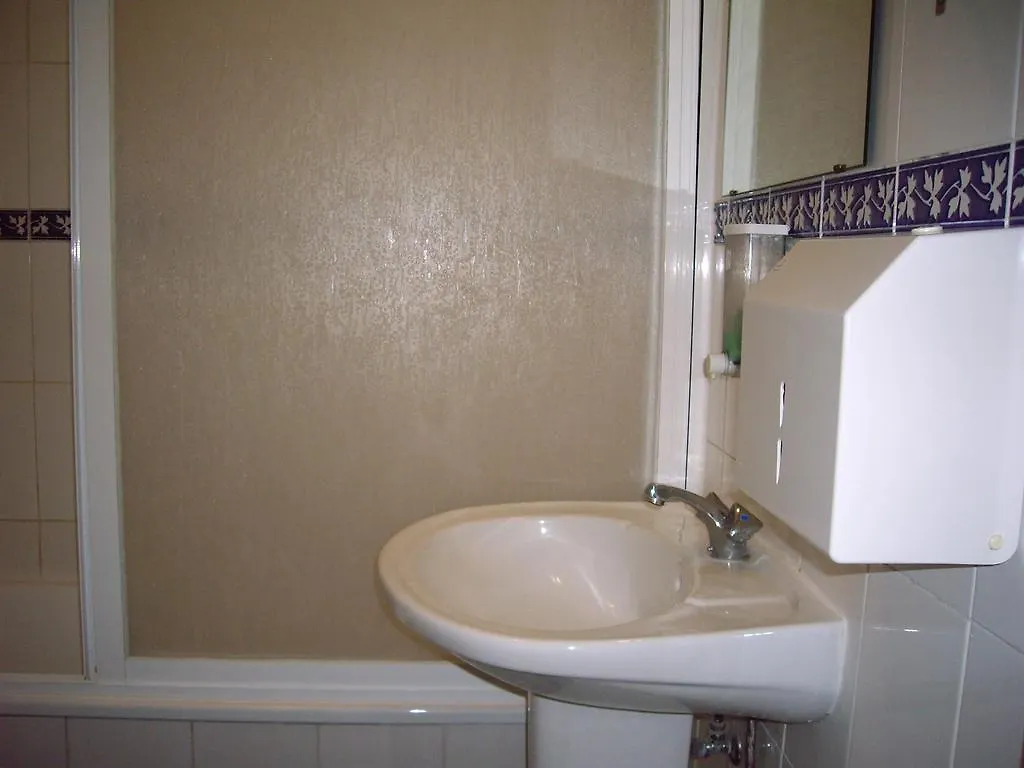 مبيت وإفطار Lisboa Residencial Camoes 2*,