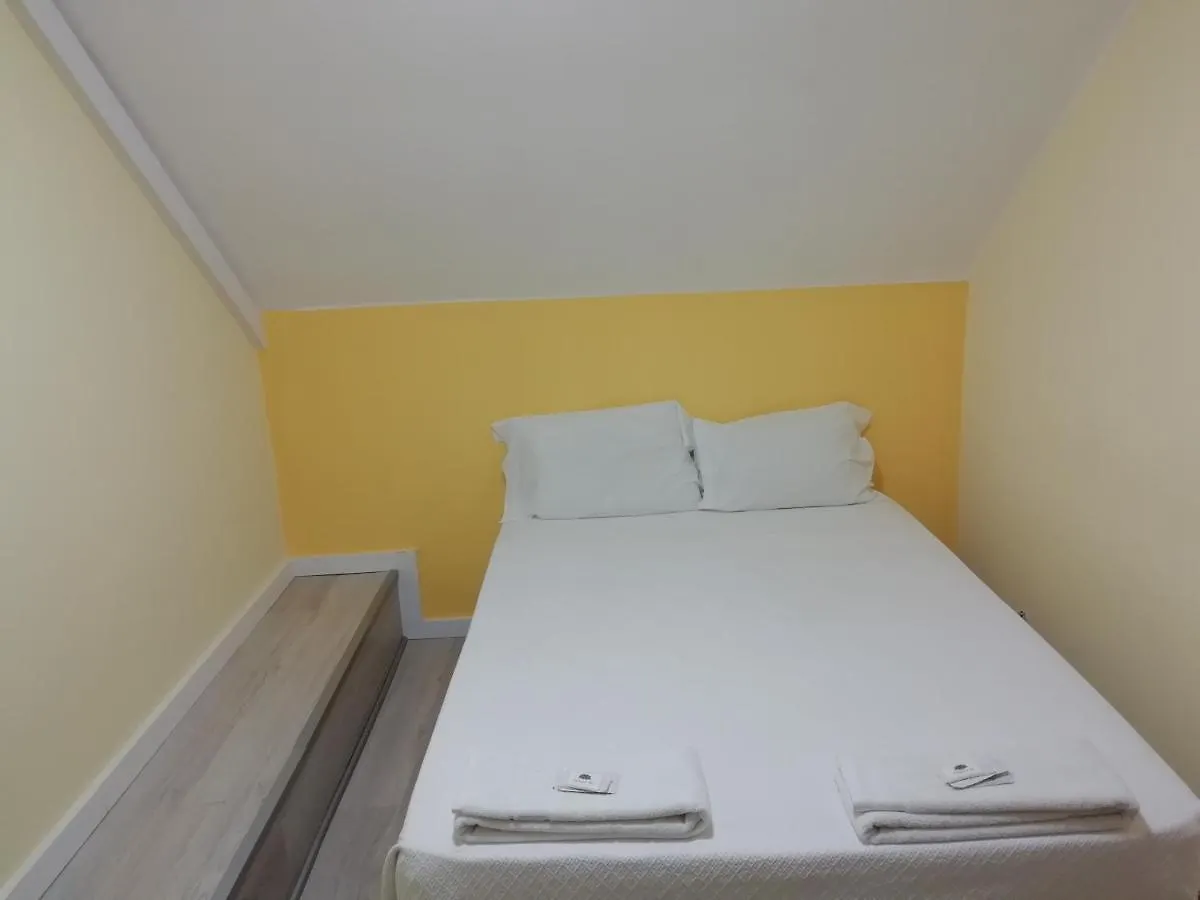 Residencial Camoes Bed & Breakfast Lisbon 2*,  Portugal