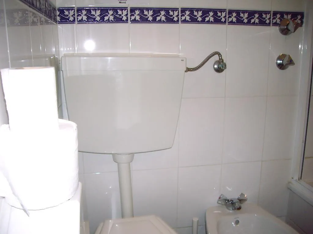 Bed and Breakfast Residencial Camoes Lisboa 2*,  Portugal